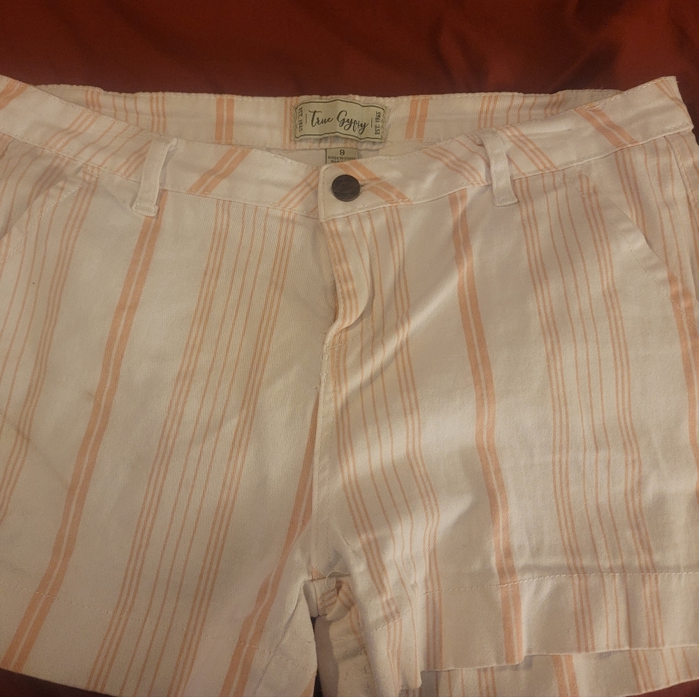 Denim shorts with peach strips